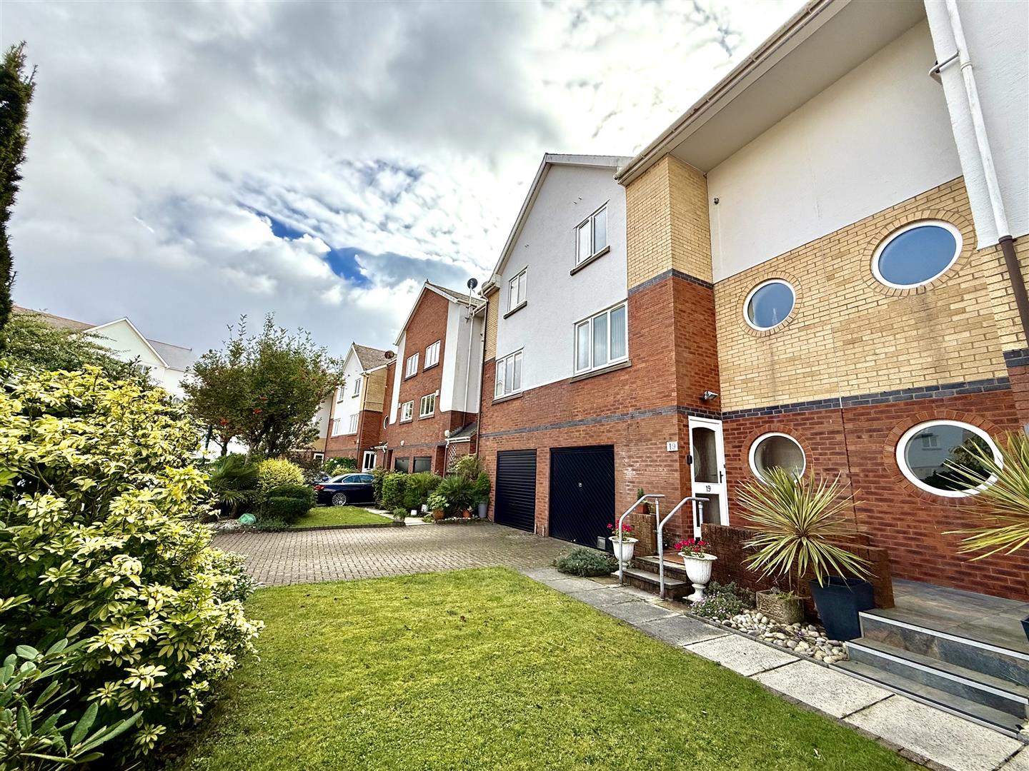 Marine Walk, Maritime Quarter, Marina, Swansea, SA1 1YQ